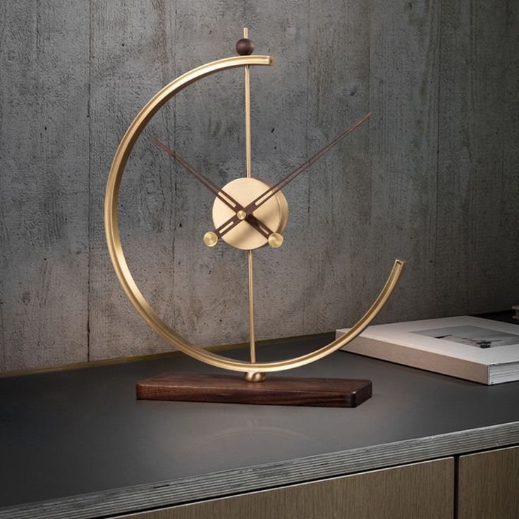 HH CLOCK WALL